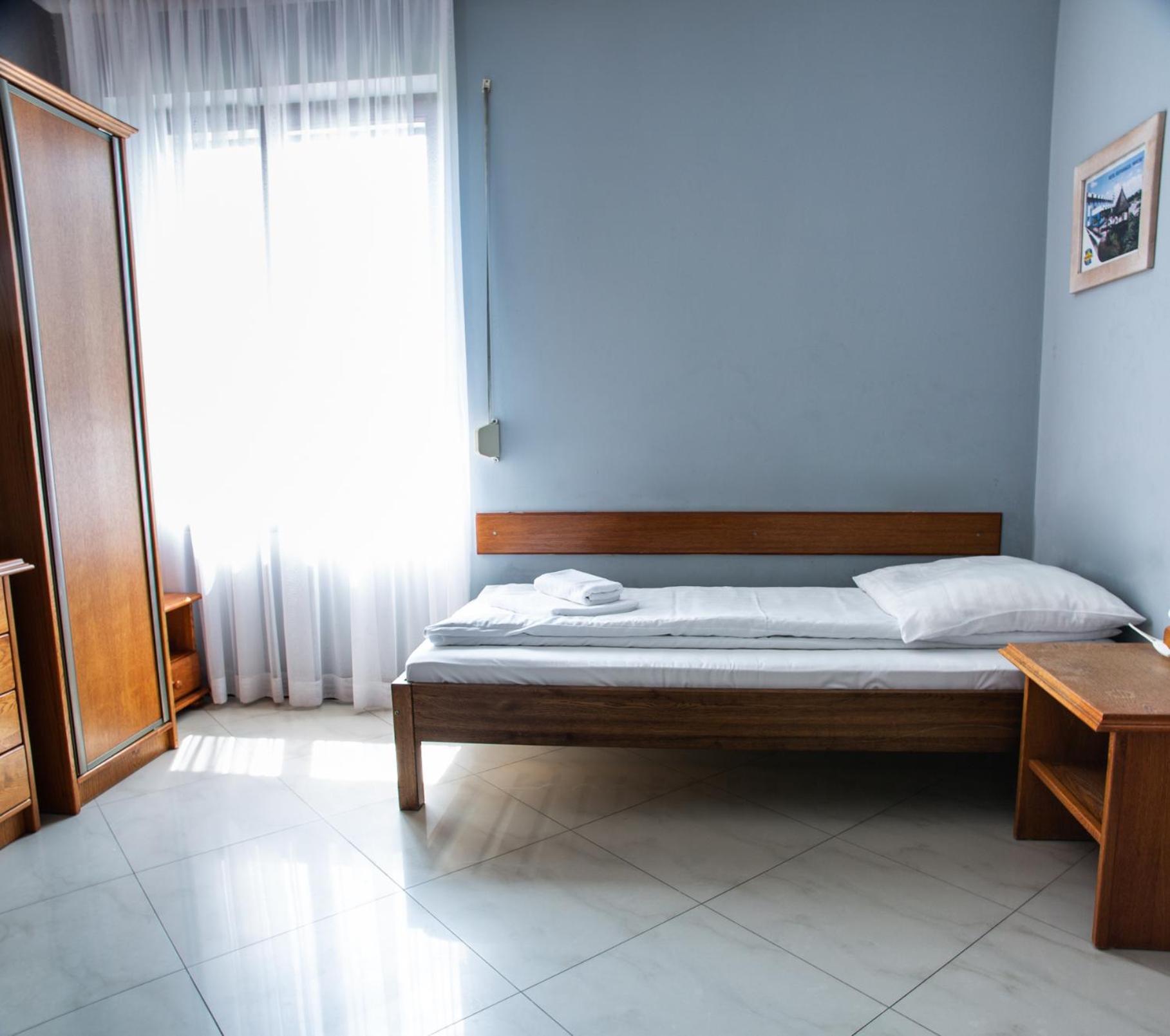 Perla Motel Leszno  Bagian luar foto